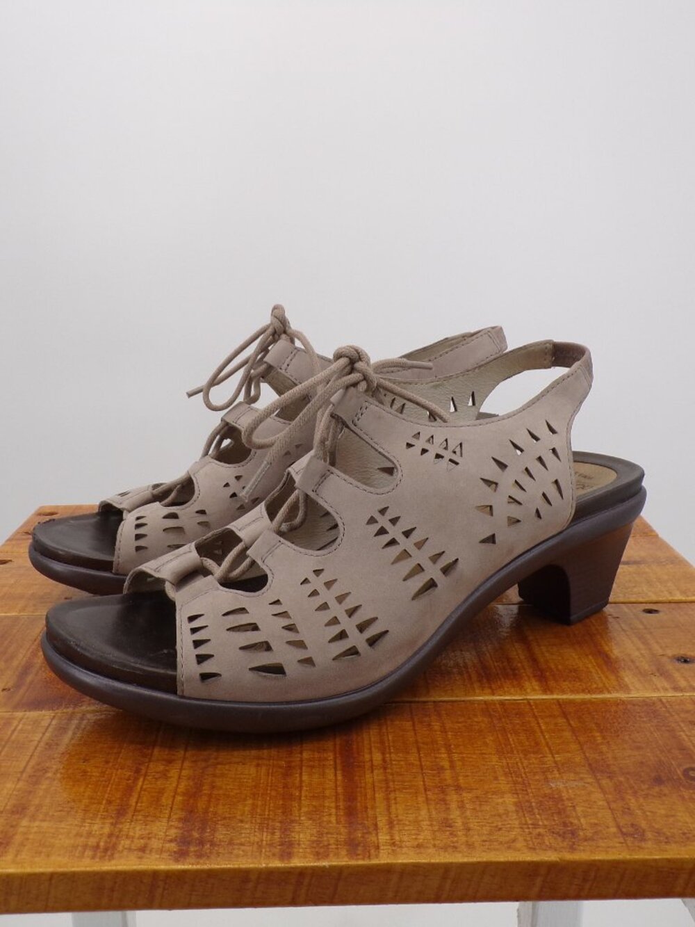 Abeo Goldie Slingback Lace Up Comfort Heels Women's 9.5 Cutout Taupe Tan